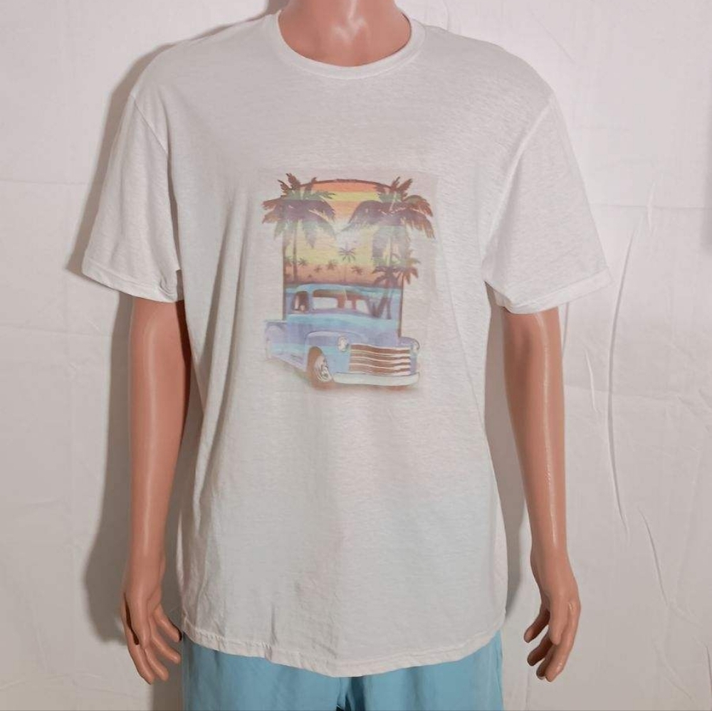I'm selling t shirts it's really nice